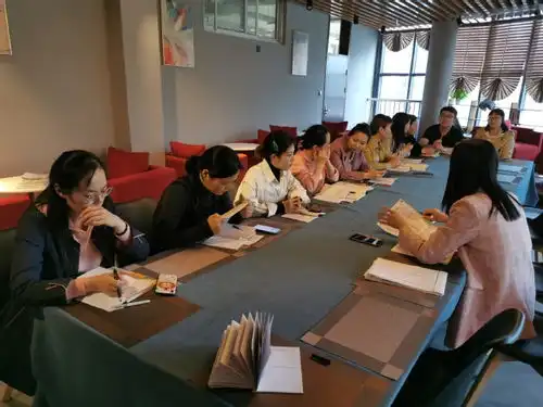 分析不足找差距,凝心聚力提质量江苏师大附实校小学部本部举行期中质量研讨会