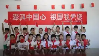 黄冈市实验小学城东校区组织三年级学生观礼国庆大阅兵