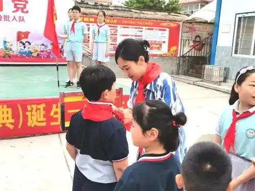 界首市东城中心校举行一年级新生首批入队仪式
