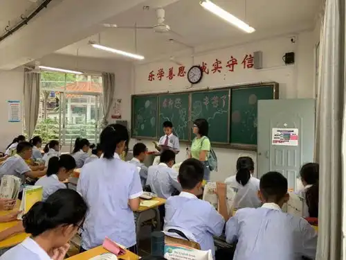 晨曦细雨育桃李金秋硕果谢师恩