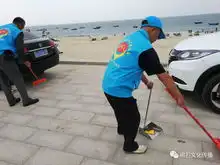 在五一劳动节五四青年节期间,碣石好心人公益协会展开宣传环保关心弱势群体活动周边