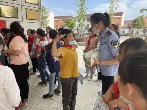 铜城镇深化党史学习教育践行校园安全使命