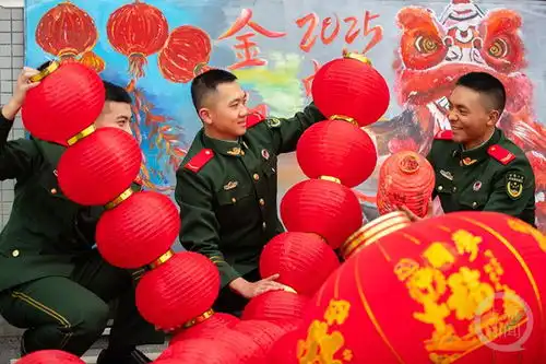 张灯结彩,座座军营红红火火迎新年