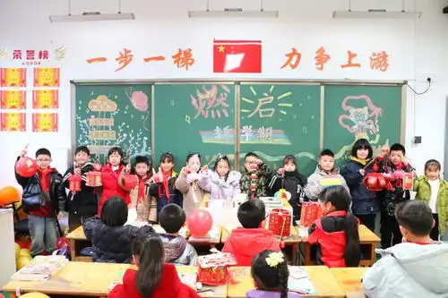 关注春季开学哪吒2火进校园重庆中小学开学报到啦含吒量十足