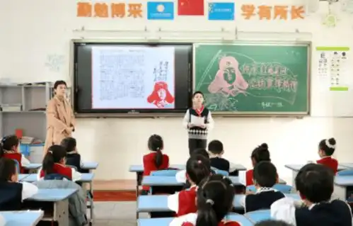 少先队员学雷锋弘扬雷锋精神,争做新时代好少年