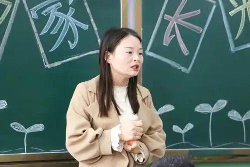 家校携手慧育英才同心同德春风化人高一年级召开期中家长会