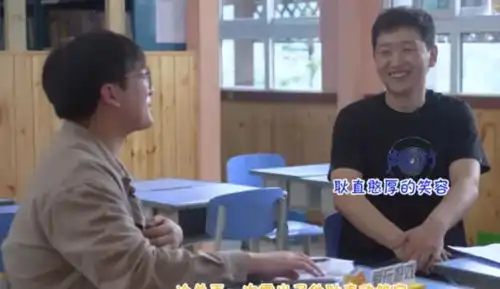 张大仙操作失误,不小心暴露18岁高中旧照,铁粉愣住被自己毁了