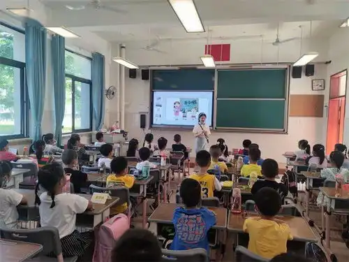 新圩新曦迎新生,载笑载言展新颜厦门市新圩学校一年级新生入学活动报道