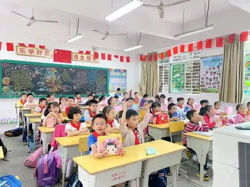 二中心开展红领巾心向党,争做新时代好队员庆祝六一系列活动