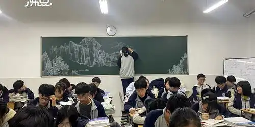 高中女生在黑板画出赤壁图网友黑板都舍不得擦了