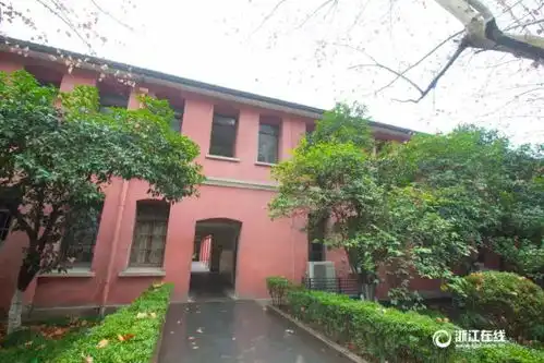 黑板报堪比电影海报,同学你是怎么做到的
