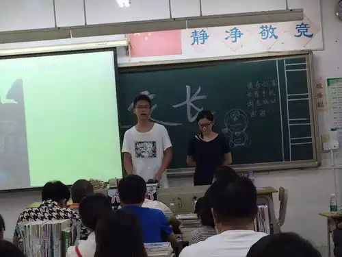 家校携手,共创未来华罗庚中学高二年级成功召开家长会