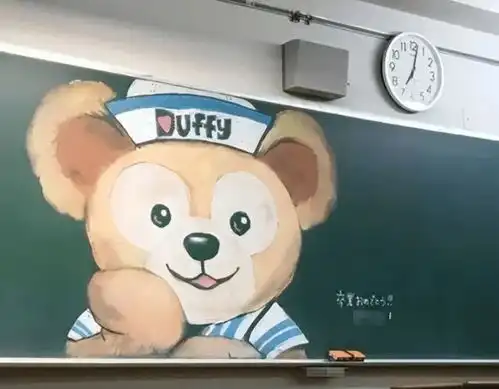 高三学生黑板报火了,家长看后气红眼,美术老师却直呼喜欢