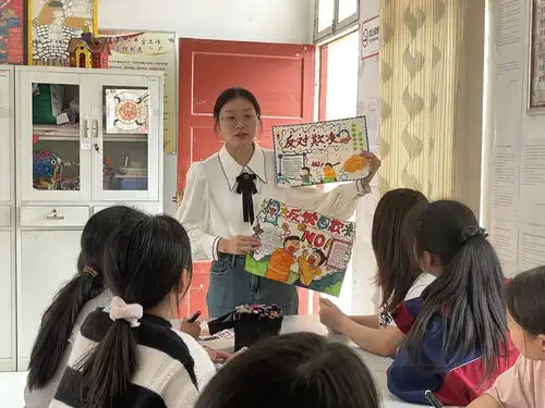 谯城区城父镇乡村学校少年宫开展预防校园欺凌手抄报绘制活动