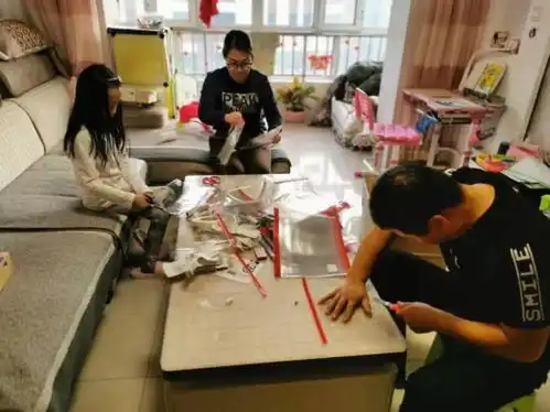 呼和浩特小学生400个手工防护面罩送防疫一线的爸爸妈妈