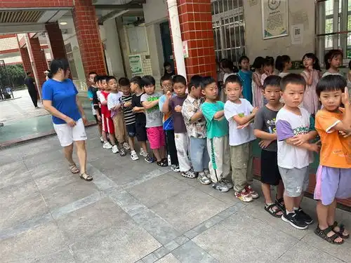 精心筹备迎新生入学教育启新程合肥市七里塘小学迎一年级新生报到
