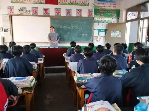 全县教育系统广泛开展网络安全进校园宣传教育活动