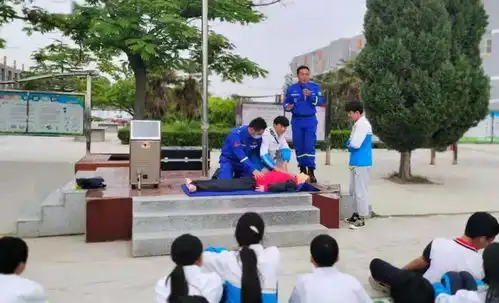 师生家长,这堂防溺水教育课一起上