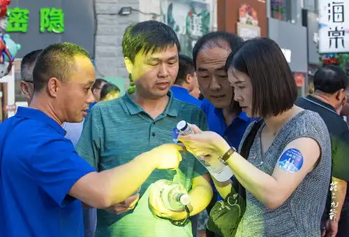 仲夏之夜没什么比喝冰峰看歌舞更爽