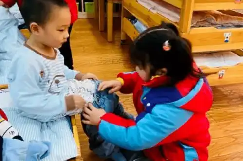 大班组大带小活动大手牵小手,快乐一起走