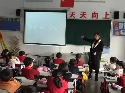家校联合小手拉大手,文明在路上