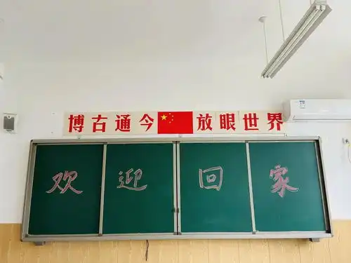别样校园风丨西斯达城市森林学校老师画数幅励志黑板报静待同学们回笼
