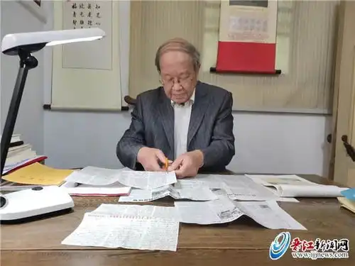 八旬党员手写抗疫板报发挥余热助战疫