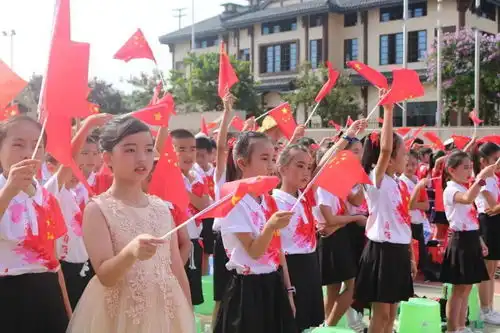 红歌嘹亮颂党恩扶绥县未来城小学唱支山歌给党听红歌传唱活动