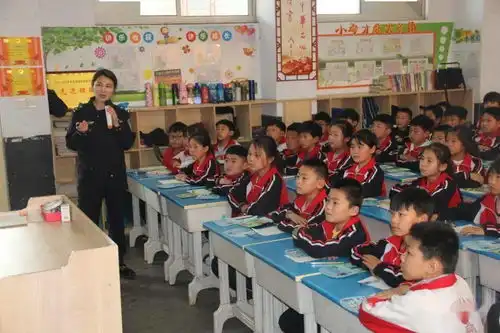 费县大队走进探沂石行小学开展交通安全主题宣讲活动