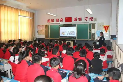 费县大队走进探沂石行小学开展交通安全主题宣讲活动
