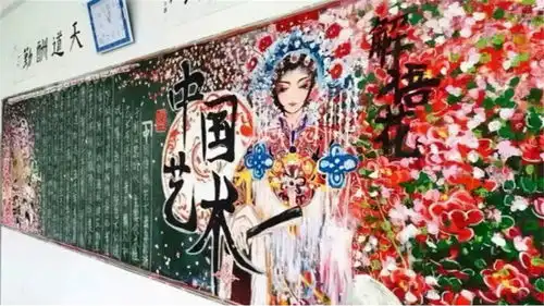 初中生黑板报走红,绘画功底令人惊艳,美术老师自愧不如