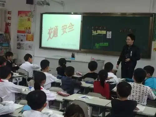 家校联合小手拉大手,文明在路上