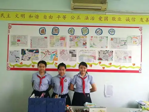 喜迎国庆中秋妙手描绘新意祥景小学开展迎国庆庆中秋黑板报展示活动