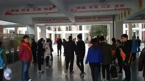 高一二年级召开期中家长会