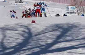 大冬会越野滑雪比赛男选手陆续出发
