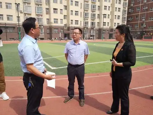 郑州市教育局城管局领导深入江山路第一小学指导垃圾分类工作