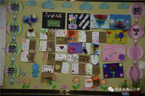 园丁曲红烛赞念师恩秀山小学教师节黑板报评比活动