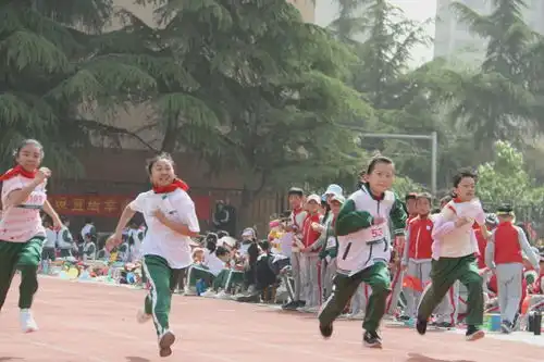 青岛书院路小学加强锻炼强健体魄献礼建党百年华诞