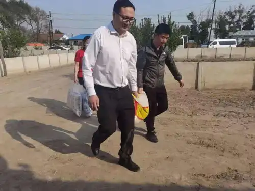 小善举助推大文明共青团前郭县委联合多部门开展交通文明宣传教育活动